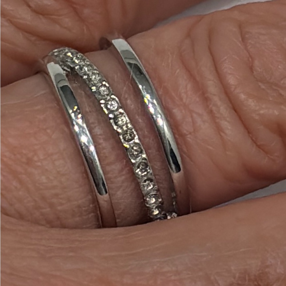 Ring 925 stamped, new condition, no scratches. Size 7